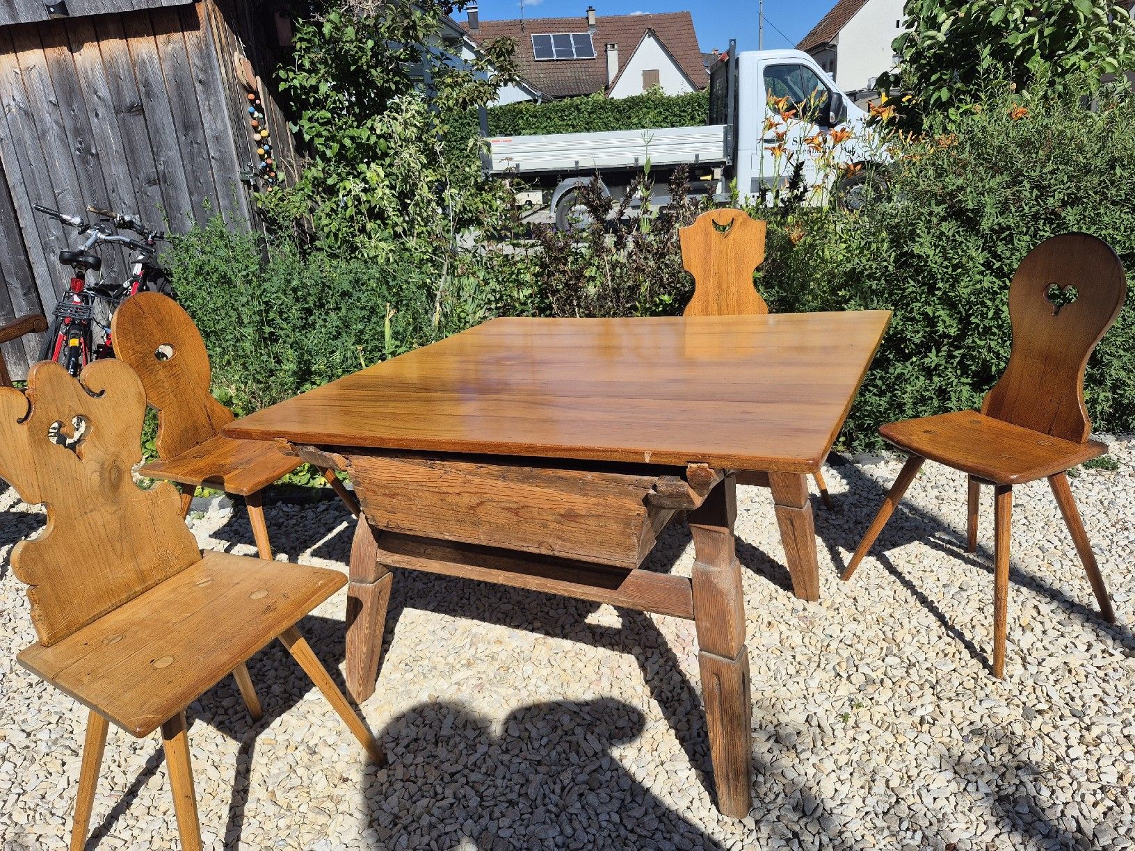 Set di tavolo e panche: Antike Bauernmöbel Tisch mit Brotfach 4 Stühle. – Nuovo (secondo la descrizione) da Schaffhausen venduto da Caroline_Stein 6