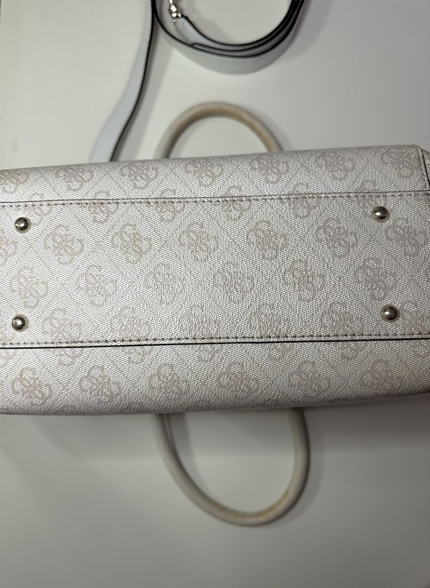 Guess Taschen für Damen: Guess Tasche – Gebraucht aus Uetikon am See von jael_87 1