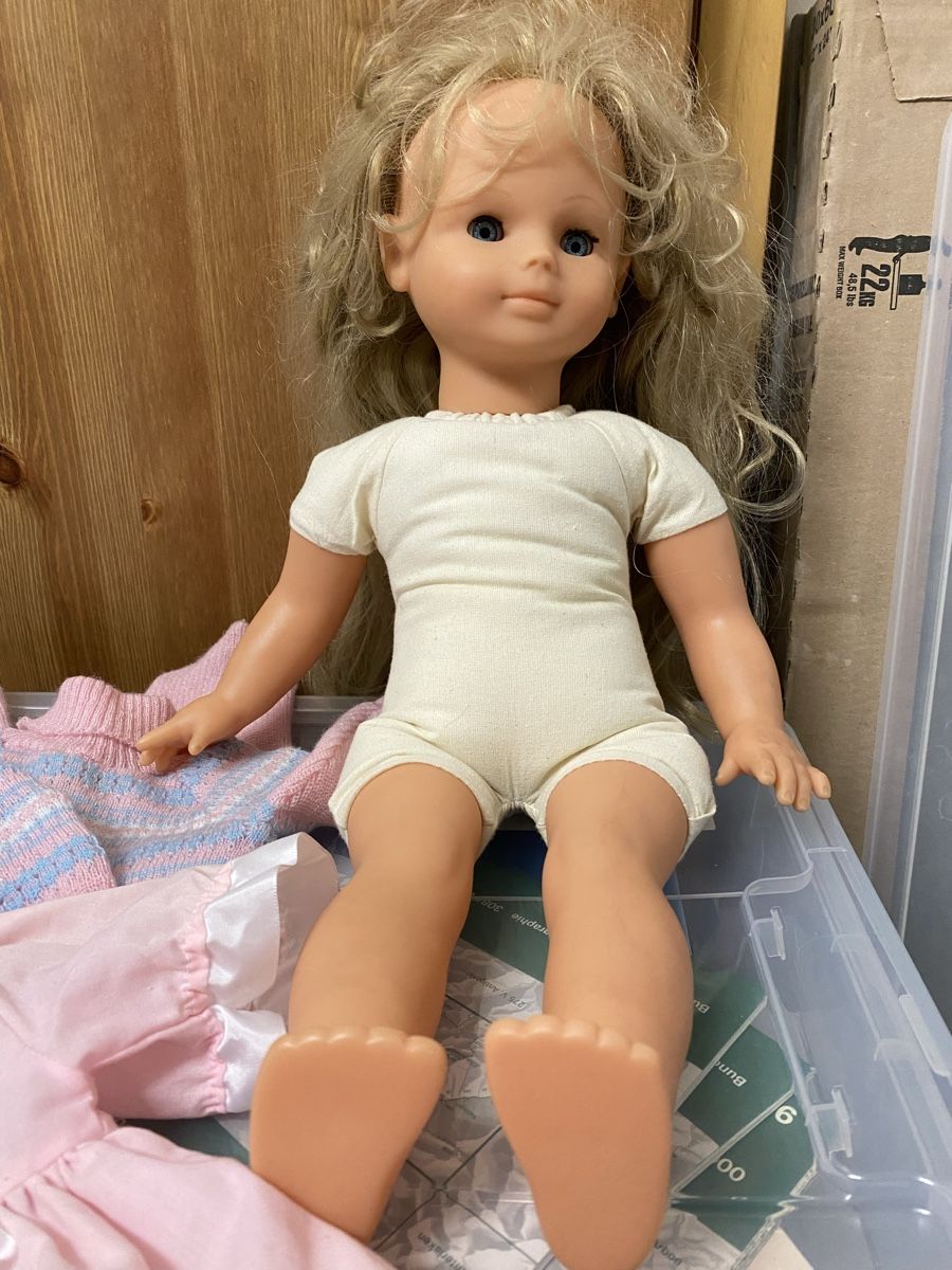 Bambole: Puppe mit Kleidern – Usato da Fehraltorf venduto da Marian4
