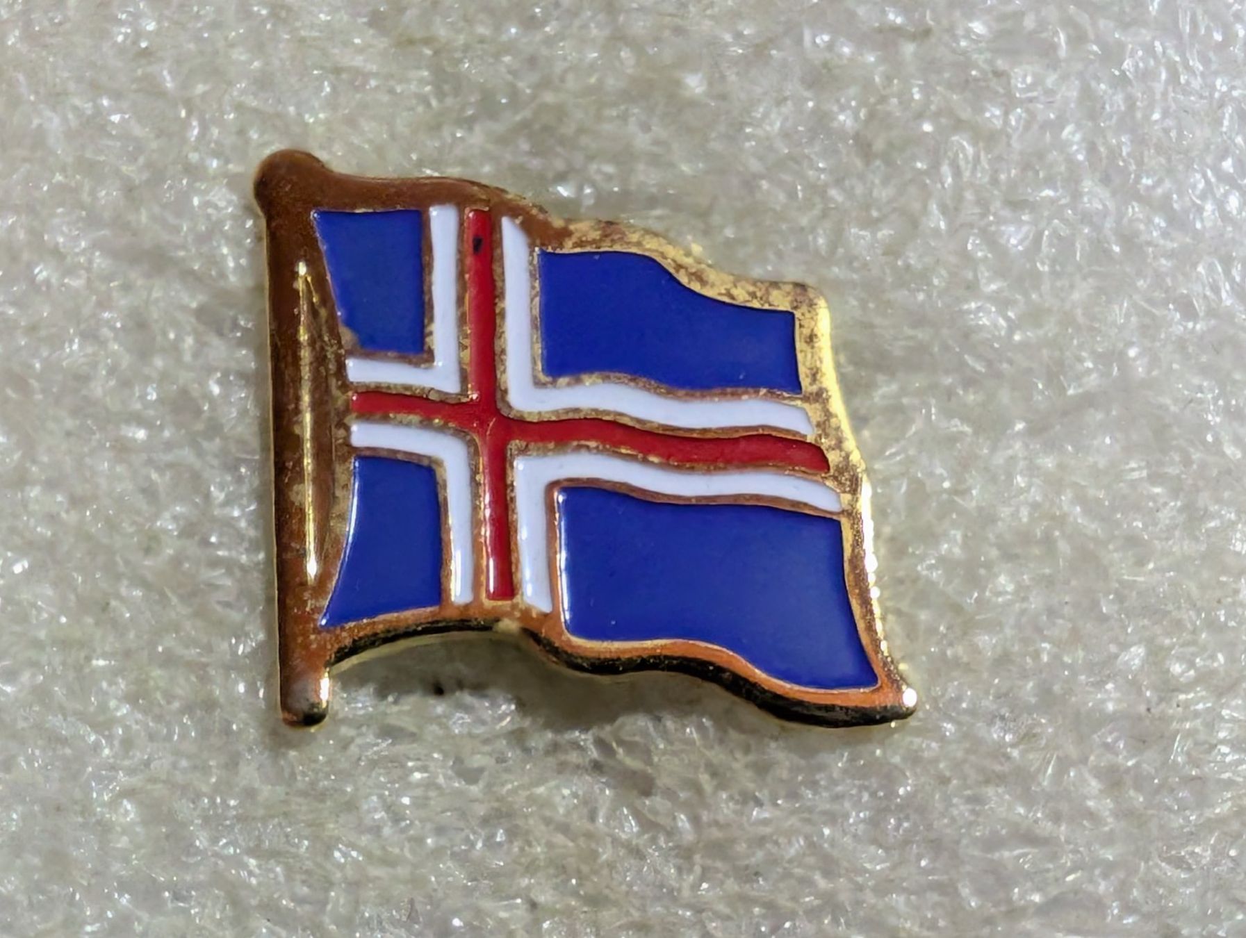 Placchette & Badge: Ansteckpin 209: Flagge – Usato da Oppligen venduto da Pin-Fall-Shop