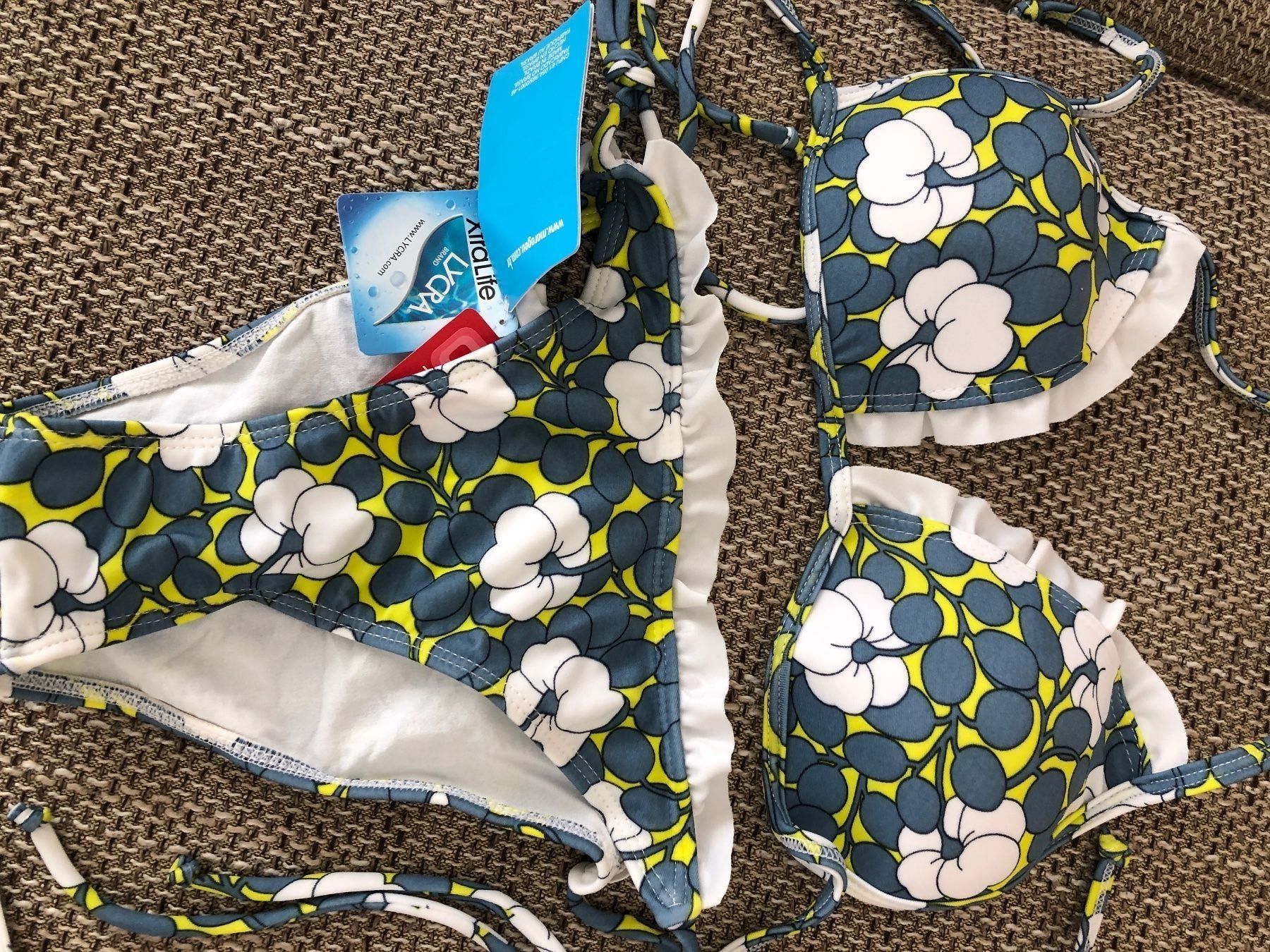 Badekleider & Bikinis: 2 Bikinis Gr S – Neu und originalverpackt aus Langnau am Albis von  1