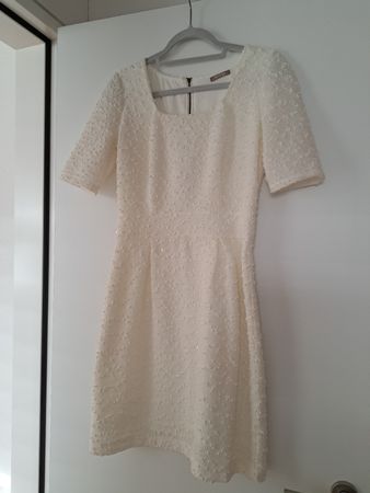 Damen Kleid weiss Grösse S mit Strukturmuster kurzer Schnitt