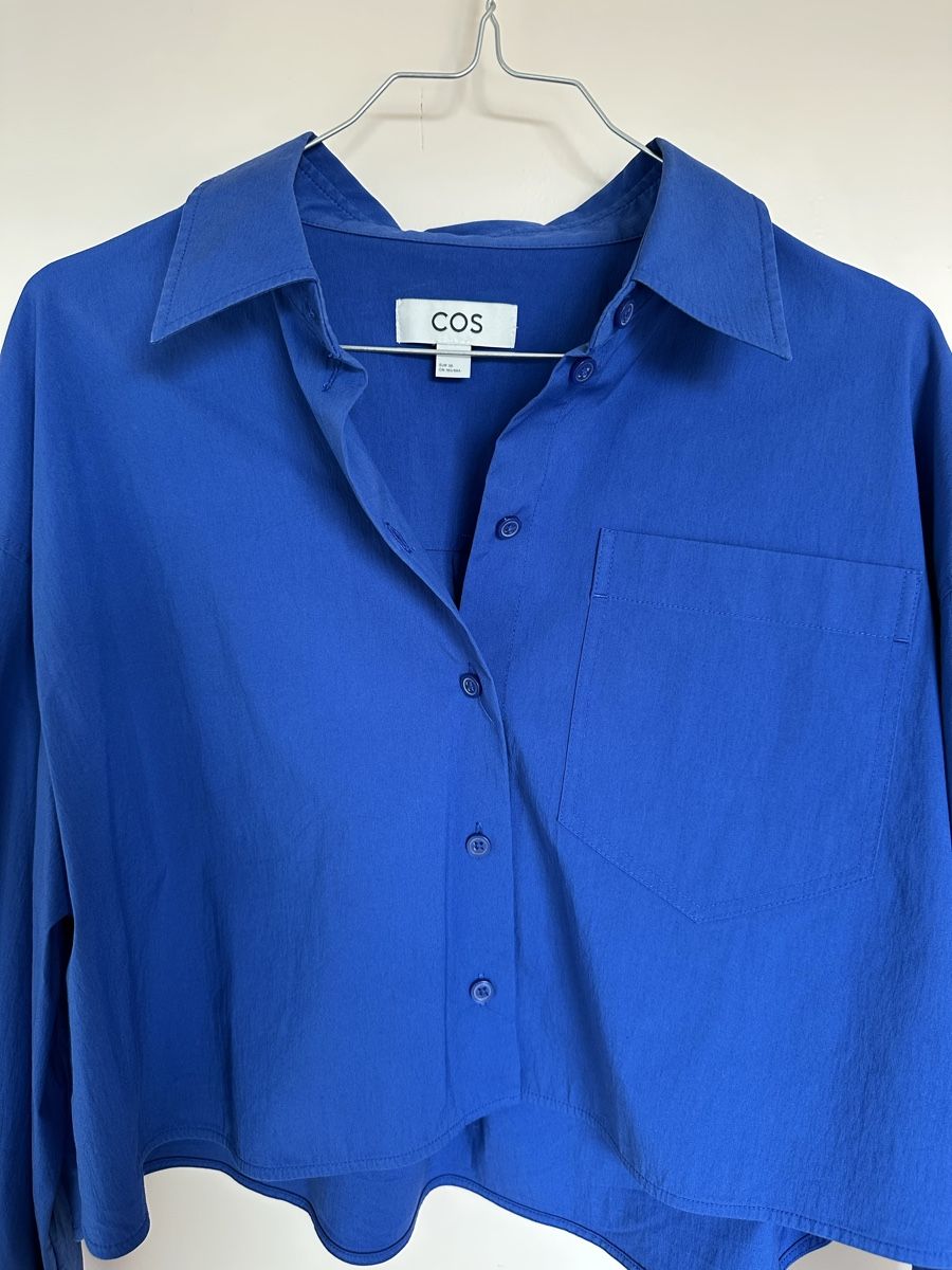 Cos Blusen: COS Damen Bluse blau Grösse M kurz – Gebraucht aus Orvin von mboder 1