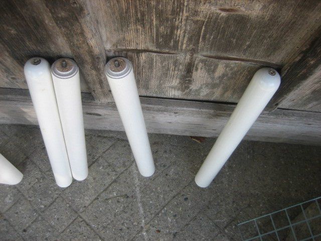 Tavoli: Beistelltisch mit Glasplatte weiss – Usato da Winterthur venduto da pf02 4