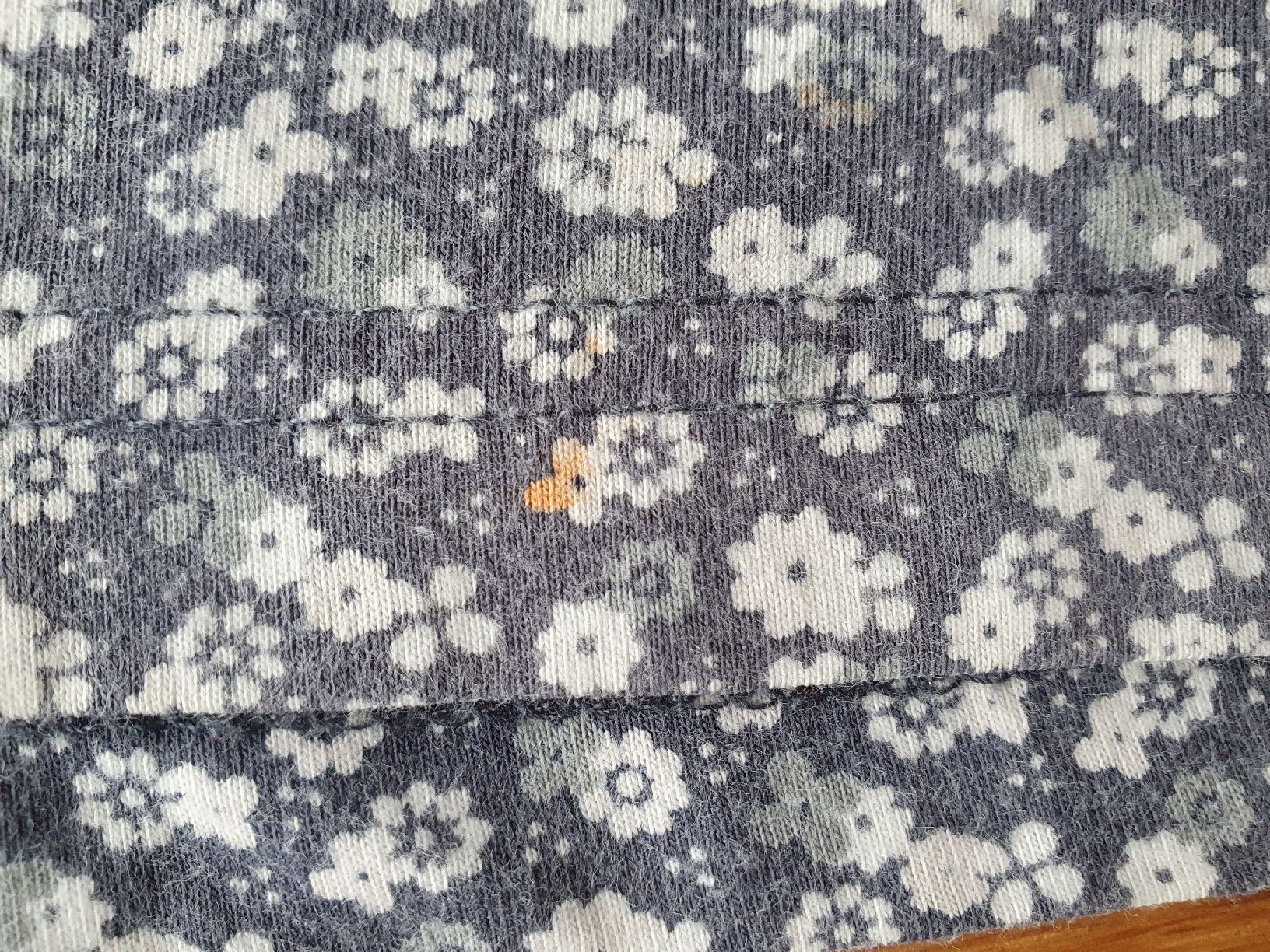 H&M Camicette, T-shirt & Top: Shirt mit Blumen Gr. 98/104 – Usato da Villars-sur-Glâne venduto da richardette 2