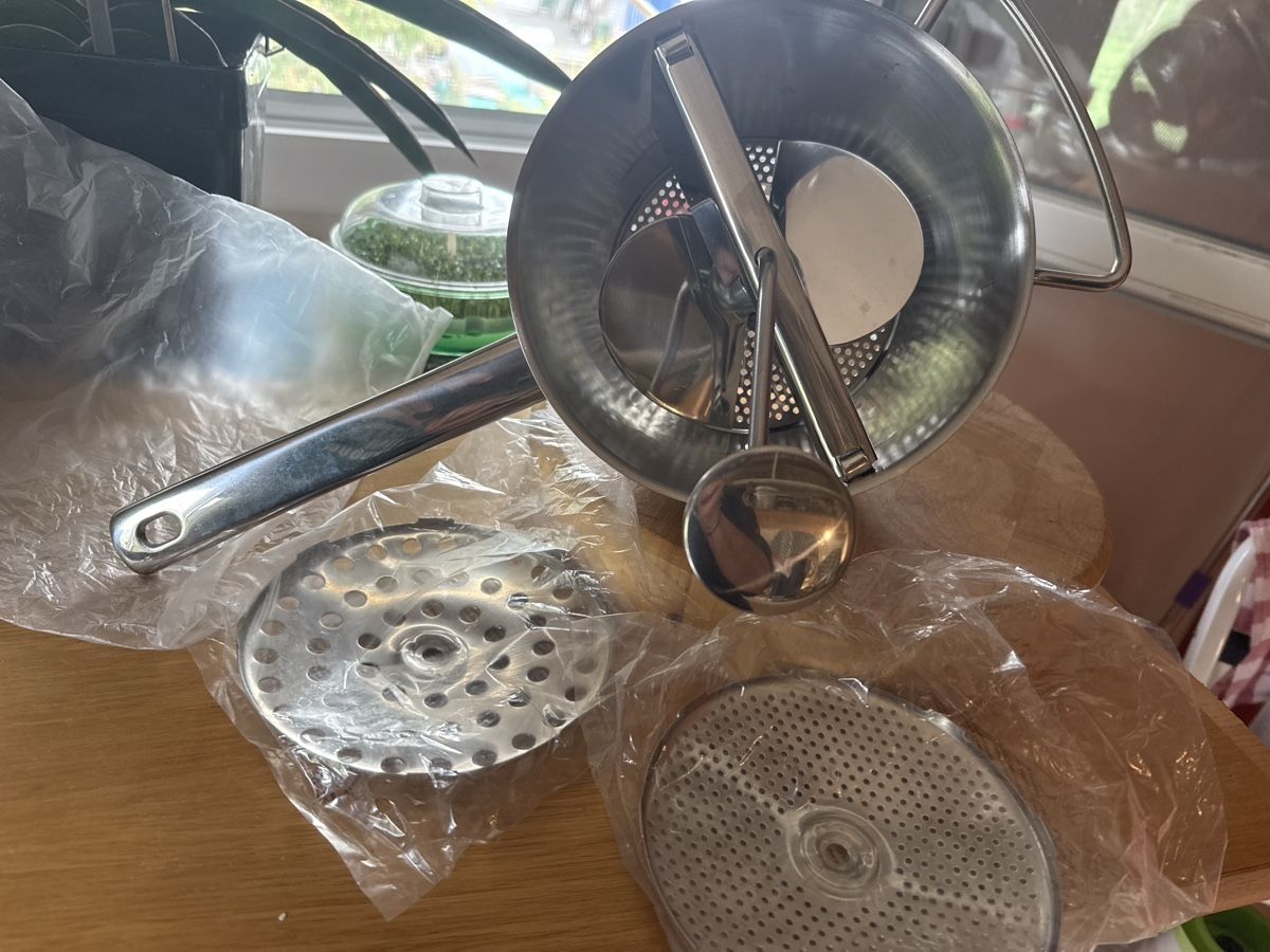 Küchengeräte: Sauce Press with accessories good condition – Neu (gemäss Beschreibung) aus Neirivue von naz_z28w 3