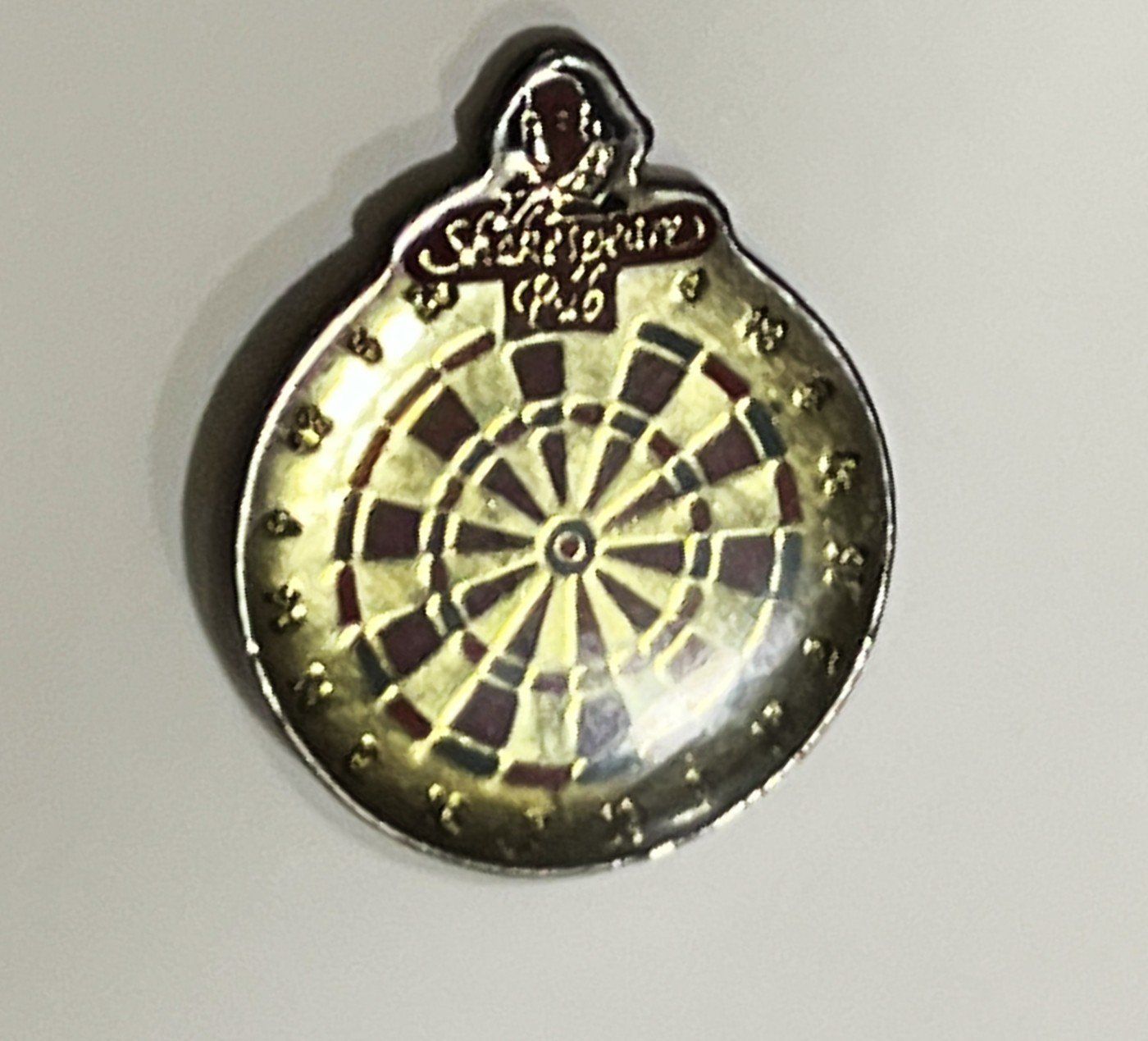 Placchette & Badge: Pin Dartscheibe Shakespeare Pub – Usato da Kriens venduto da TSCH1