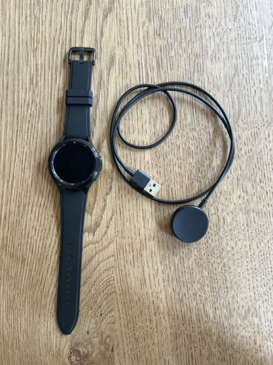 Samsung Smartwatch: Samsung Galaxy Watch 4 Classic schwarz – Nuovo (secondo la descrizione) da Oberdorf BL venduto da Cyrill124