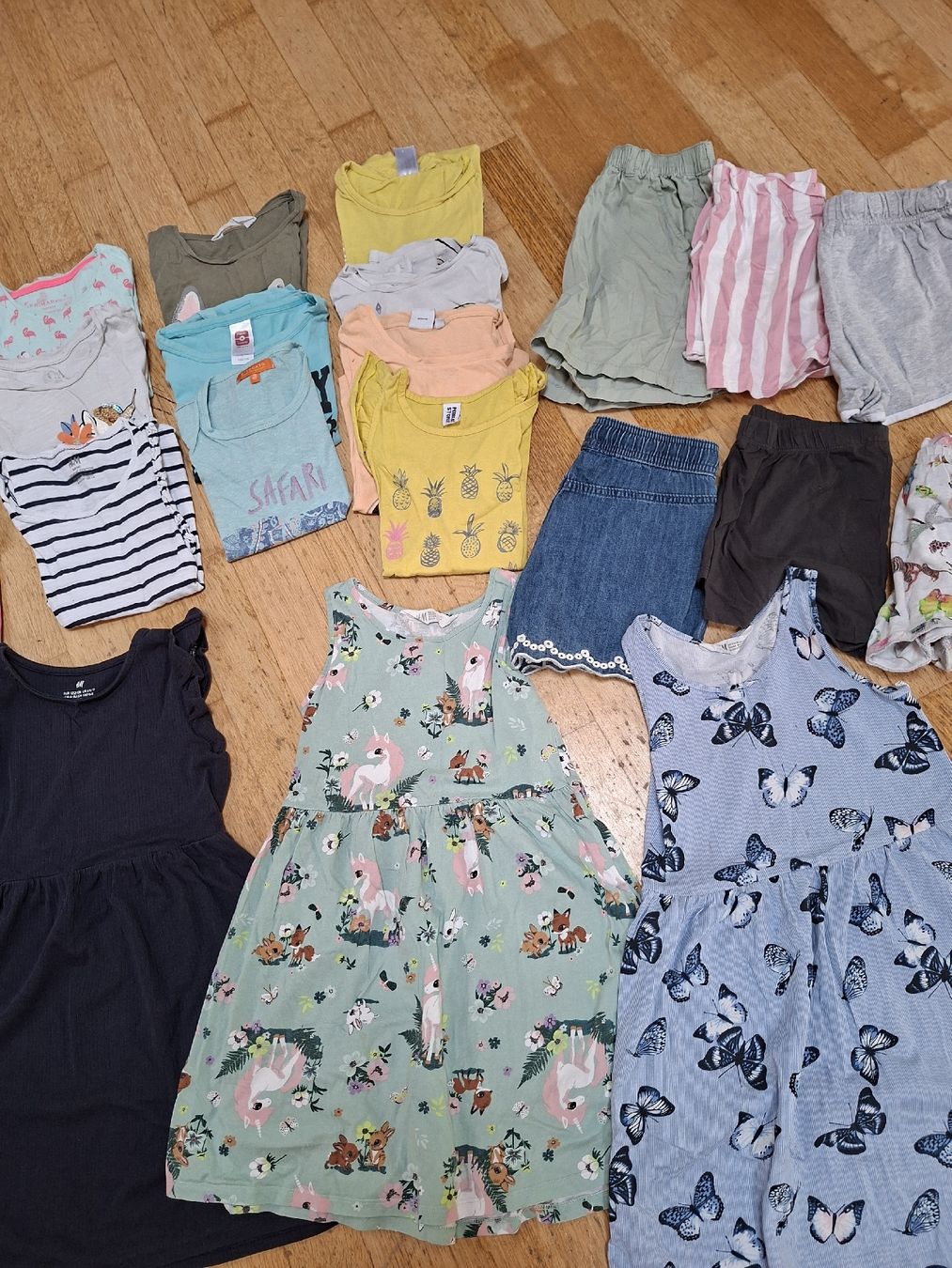 Lotti & Set di vestiti: Kleiderpaket Gr 122 – Usato da Beinwil am See venduto da AndSom 2