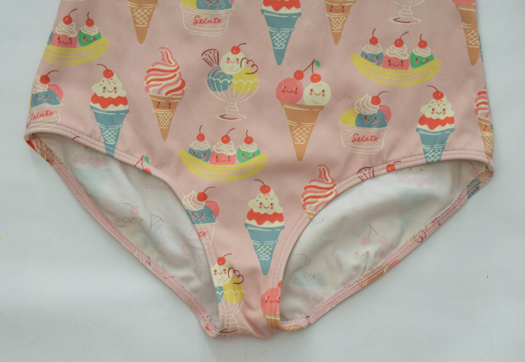 Costumi da bagno & Bikini: Badeanzug Eiscreme Rosa - Gr.134/140 - 9-10 J – Usato da Zürich venduto da sambaum 4