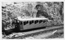 St. Moritz (GR) Aussichtswagenzug der Berninabahn Bahn Zug G