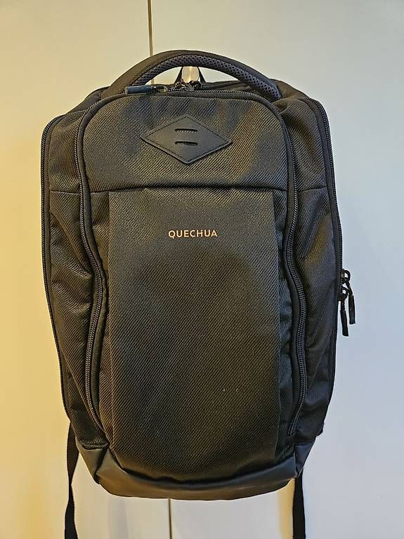 Decathlon Rucksäcke: Rucksack Quechua, 23 Liter – Gebraucht aus Horgen von battery_91