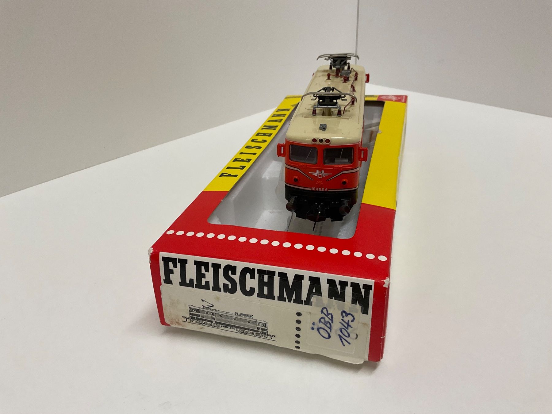 Fleischmann Trains électriques: Fleischmann H0, 1043 ÖBB, Bespielt mit Verpackung – D'occasion à Chur par Chur75 1