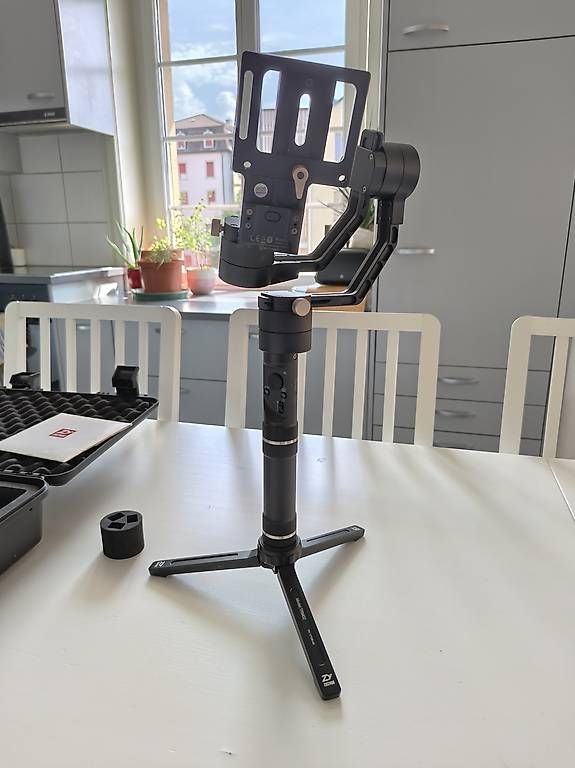Zhiyun Stative & Köpfe: Gimball Zhiyun Crâne V2 – Gebraucht aus Tramelan von Gamoo