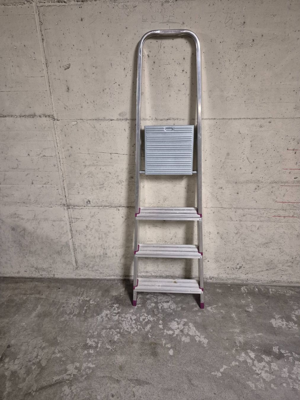 Scale: Trittleiter Aluminium 4 Stufen gebraucht – Usato da Zürich venduto da Roberto040 1