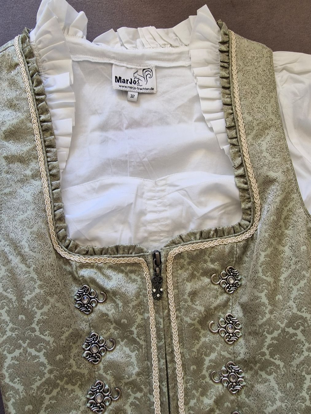 Kleider: Dirndel / Bayerisches Trachtenkleid – Neu (gemäss Beschreibung) aus Schmitten FR von lue_9hhv 2