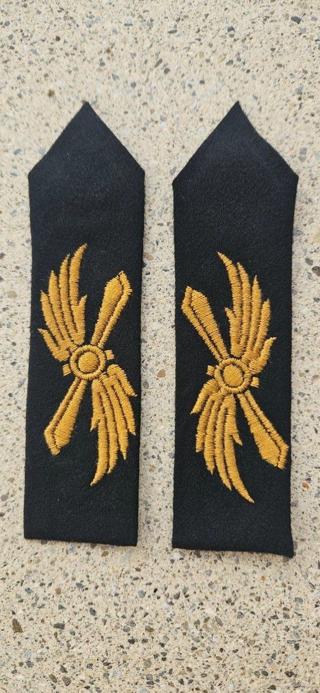 Schweizer Armee Placchette & Badge: *** Schulterschlaufen Pilot Luftwaffe Rare *** – Nuovo e nell'imballaggio originale da Riedholz venduto da fr_sIruP