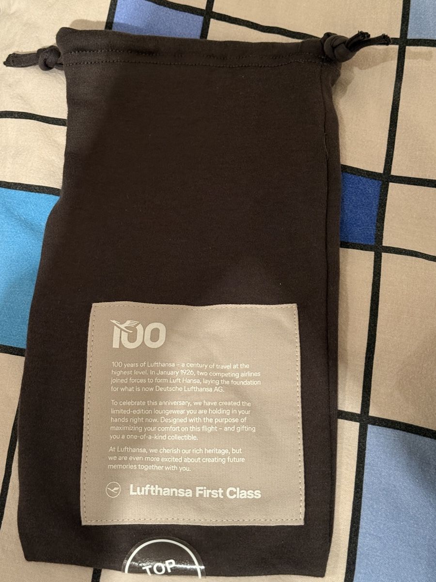 Pyjamas: Lufthansa First Class 100 Years Pyjama Gr. M NEU – Neuf avec emballage d'origine à Bottmingen par mat_77yv 5