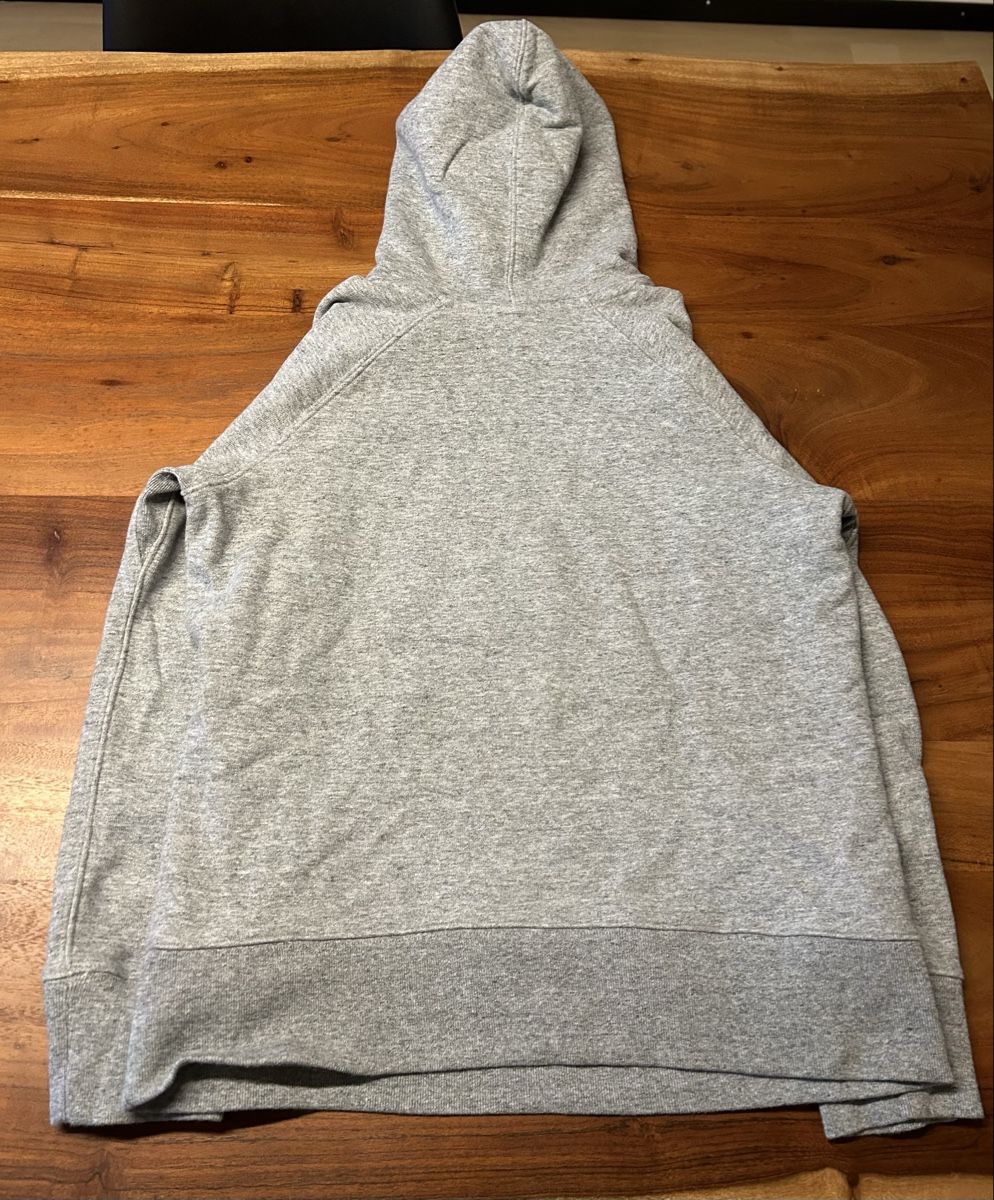 Levi's Maglioni & Felpe: Levi's Kapuzenpullover XS Grau – Usato da Winznau venduto da fab_z2gy 1