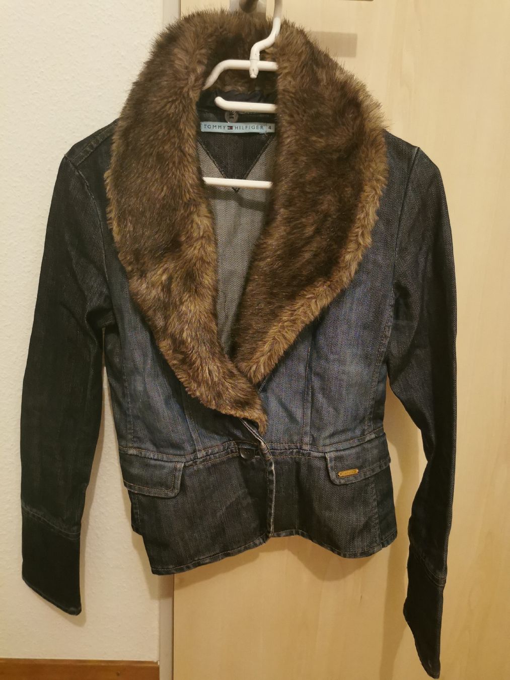 Jacken: Tommy Hilfiger Jeansjacke Grösse 4 – Gebraucht aus Jona von curlie_82 1