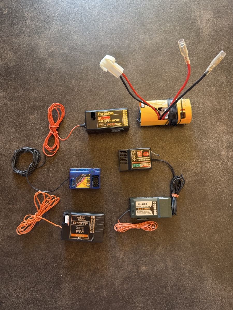 Modellismo RC: 6  RÉCEPTEURS  (HITEC, E-SKY, ROBBE, FUTABA) – Usato da Apples venduto da Gasscret