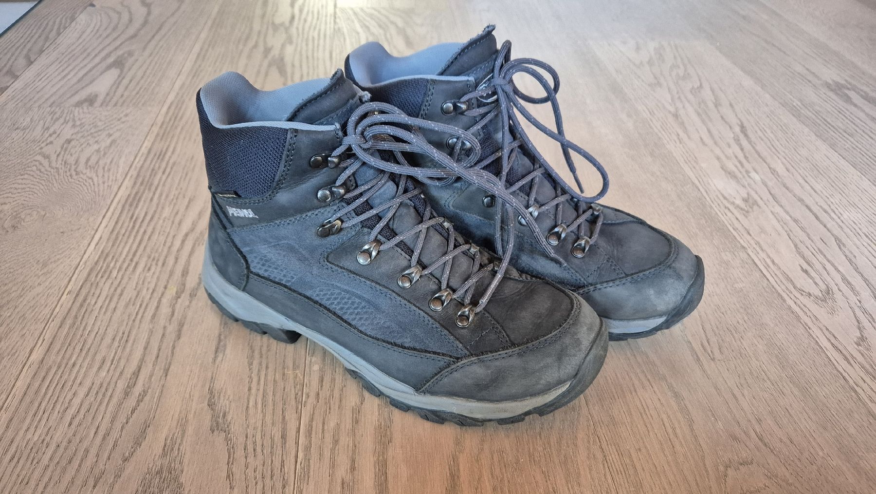 Meindl Scarpe da uomo: Chaussures de randonnées Meindl taille 41.5 – Usato da Marin-Epagnier venduto da FamDub 1