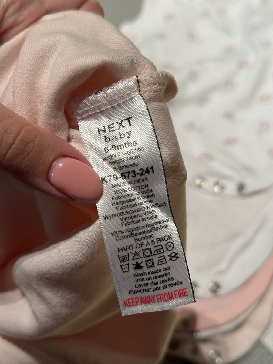 Next Lotti & Set di vestiti: Next Baby vests 6-9 months. 5 Pack. Great condition. – Usato da Uerkheim venduto da yak_5tb7 5