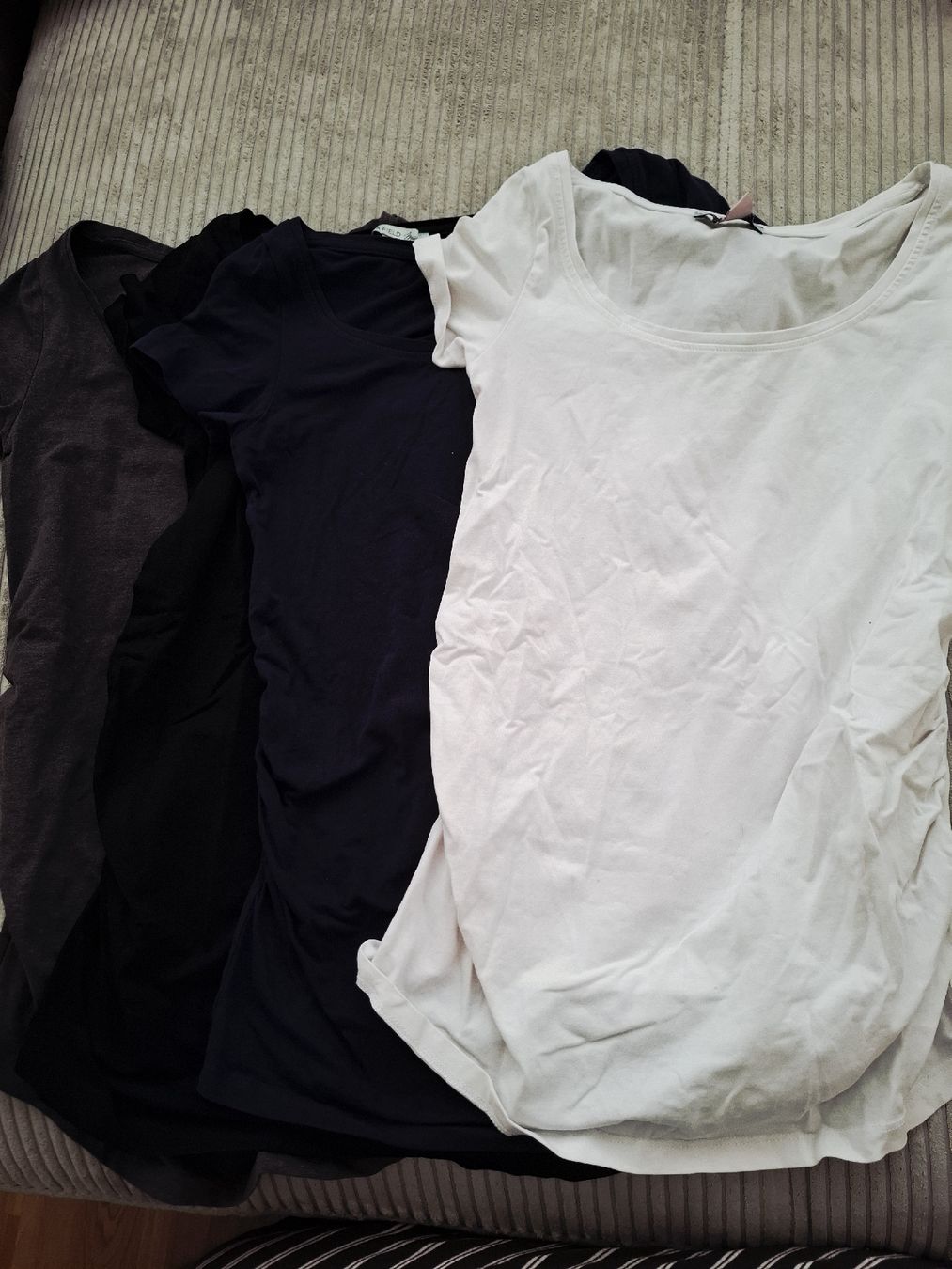 Kleiderpakete: 8 Umstands-T-Shirts Grösse S – Gebraucht aus Bern von fabienneste 2