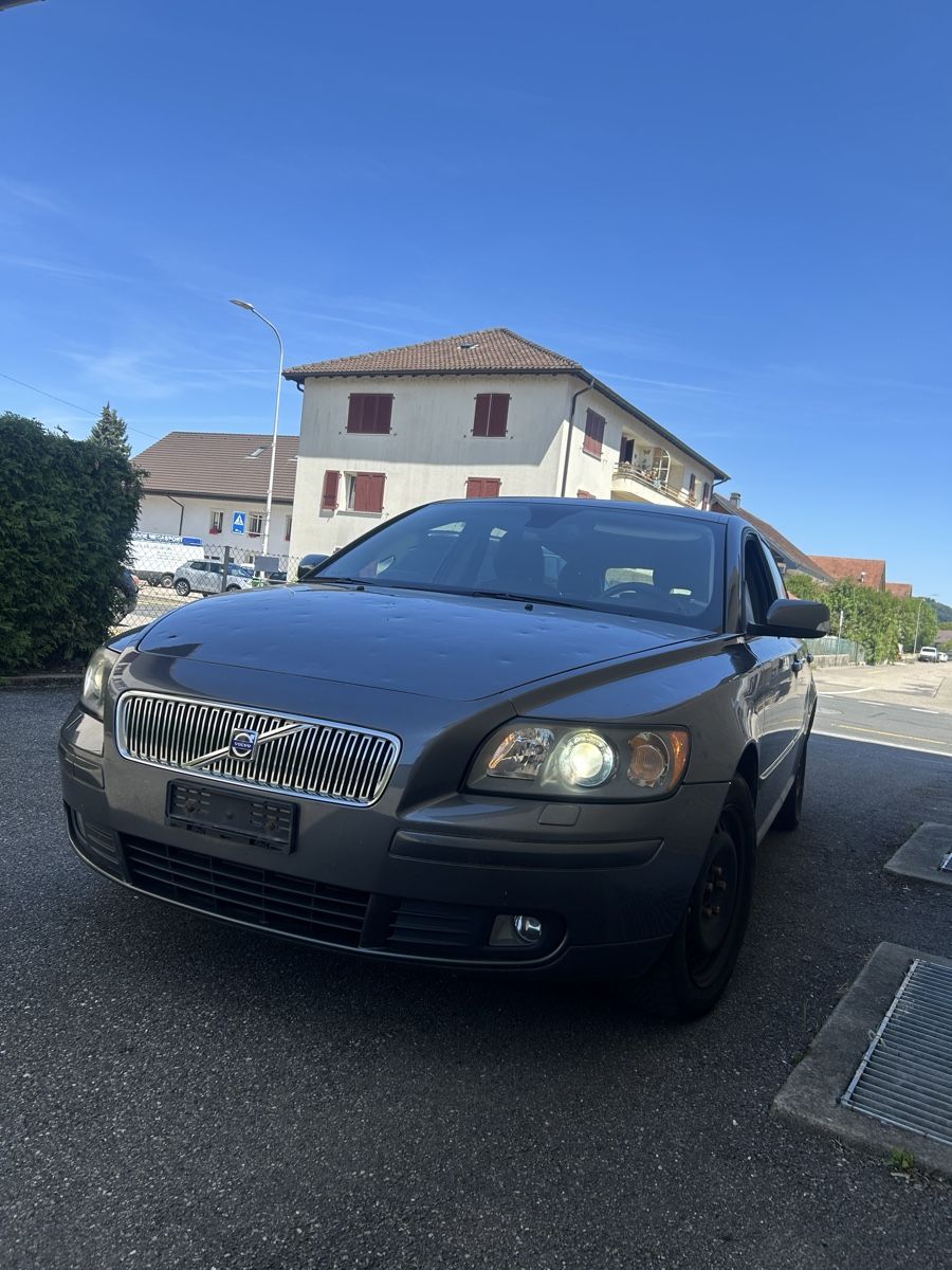 Volvo Autos: Volvo v50 2.5 turbo – D'occasion à Bassecourt par salvo190 7