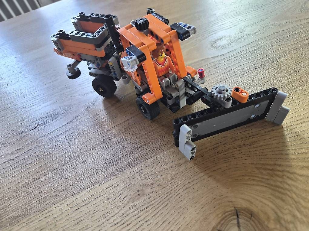 Kit di costruzioni: Lego technic Schnutze 2 in one – Usato da Heiligenschwendi venduto da Lotusse-hair