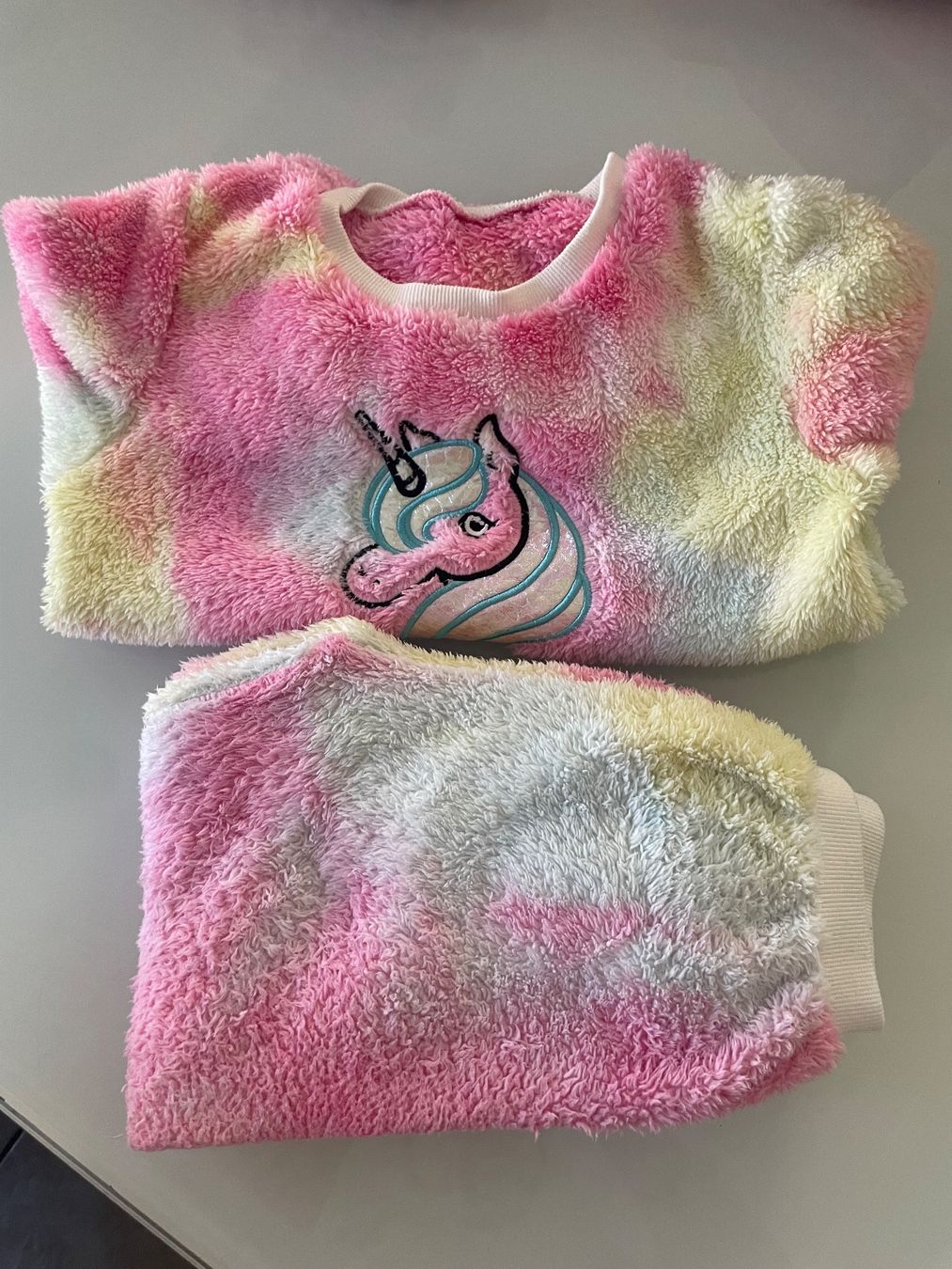 Pigiama & Simili: Mädchen -pischama rosa -bunt einhorn130 – Usato da Pfeffingen venduto da Purzzeli