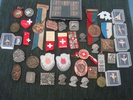 Konvolut - Abzeichen / Medaillen / Pin / Diverses