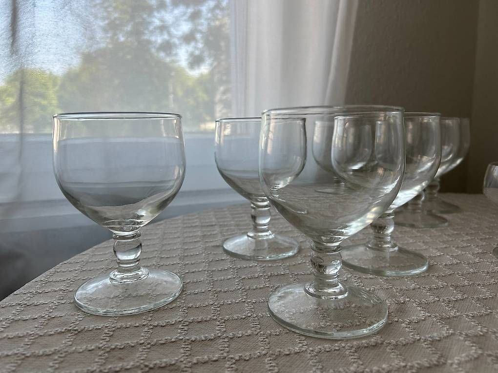 Verres: Gläser, Coca-Cola-Gläser, Schnapsgläser, Dessertschalen – D'occasion à Bütschwil par Mariia_Ch221