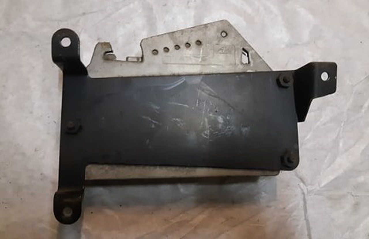 Jeep Tutti pezzi di ricambio auto: Jeep Grand Cherokee  Steuergerät – Usato da Niedergösgen venduto da usc_8qc6 1