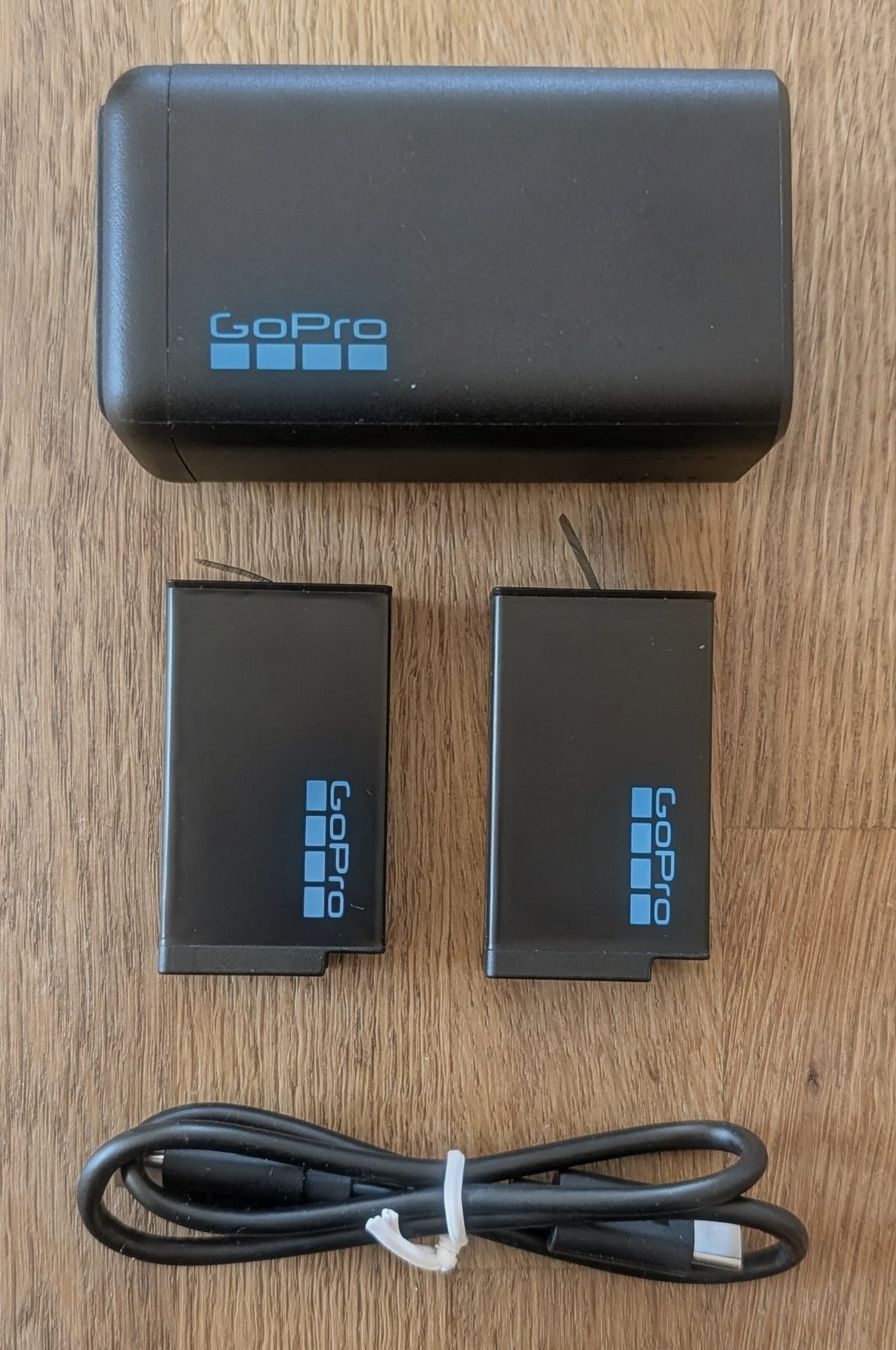 Original GoPro MAX2 Dual-Ladegerät + 2× Enduro Akkus & Kabel (Gebraucht ...