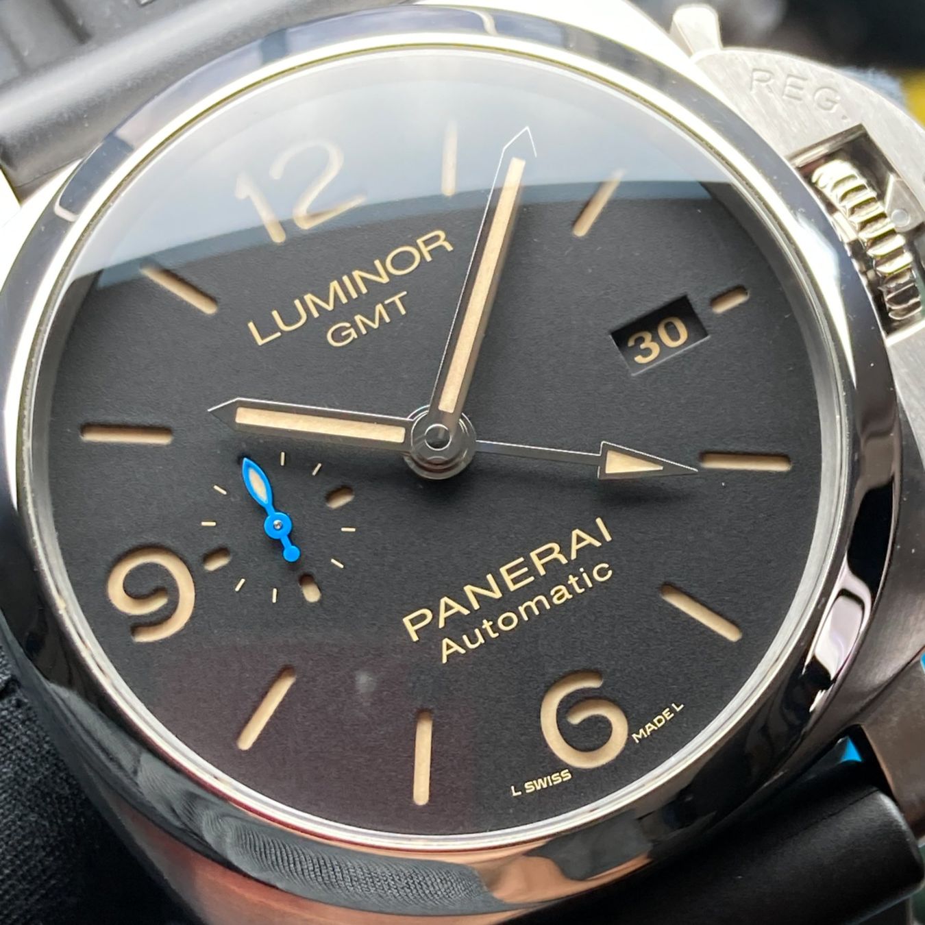 Panerai Orologi: Panerai Luminor GMT Automatic 44mm / PAM 01320 / Box&Papers – Usato da Genève venduto da WATCHOYSTER 2