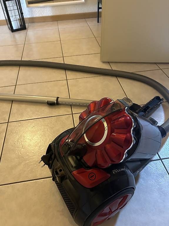 Aspirateurs & Accessoires: Staubsauger – D'occasion à Bätterkinden par cin_r7xm 4
