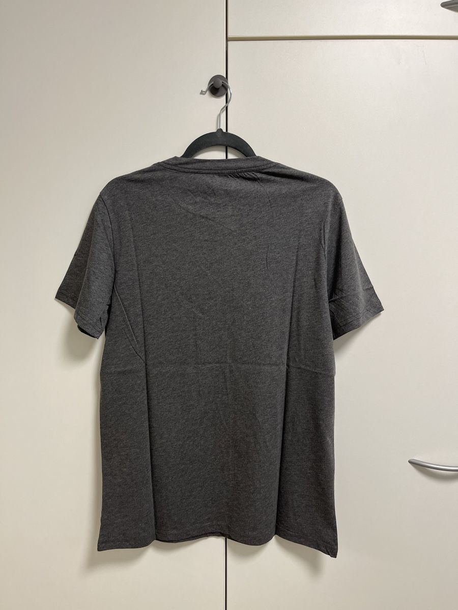 T-shirt: Stylisches graues T-Shirt Grösse M – Usato da Winterthur venduto da GutKeS 5