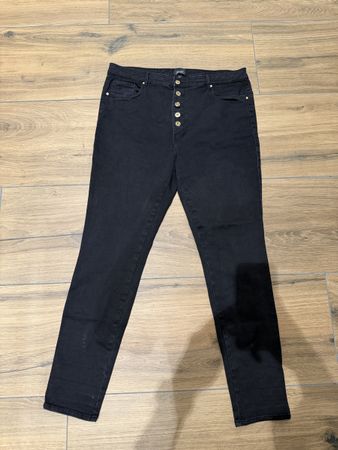 Schicke, neuwertige Jeans von Only, Grösse 32 (3XL), schwarz