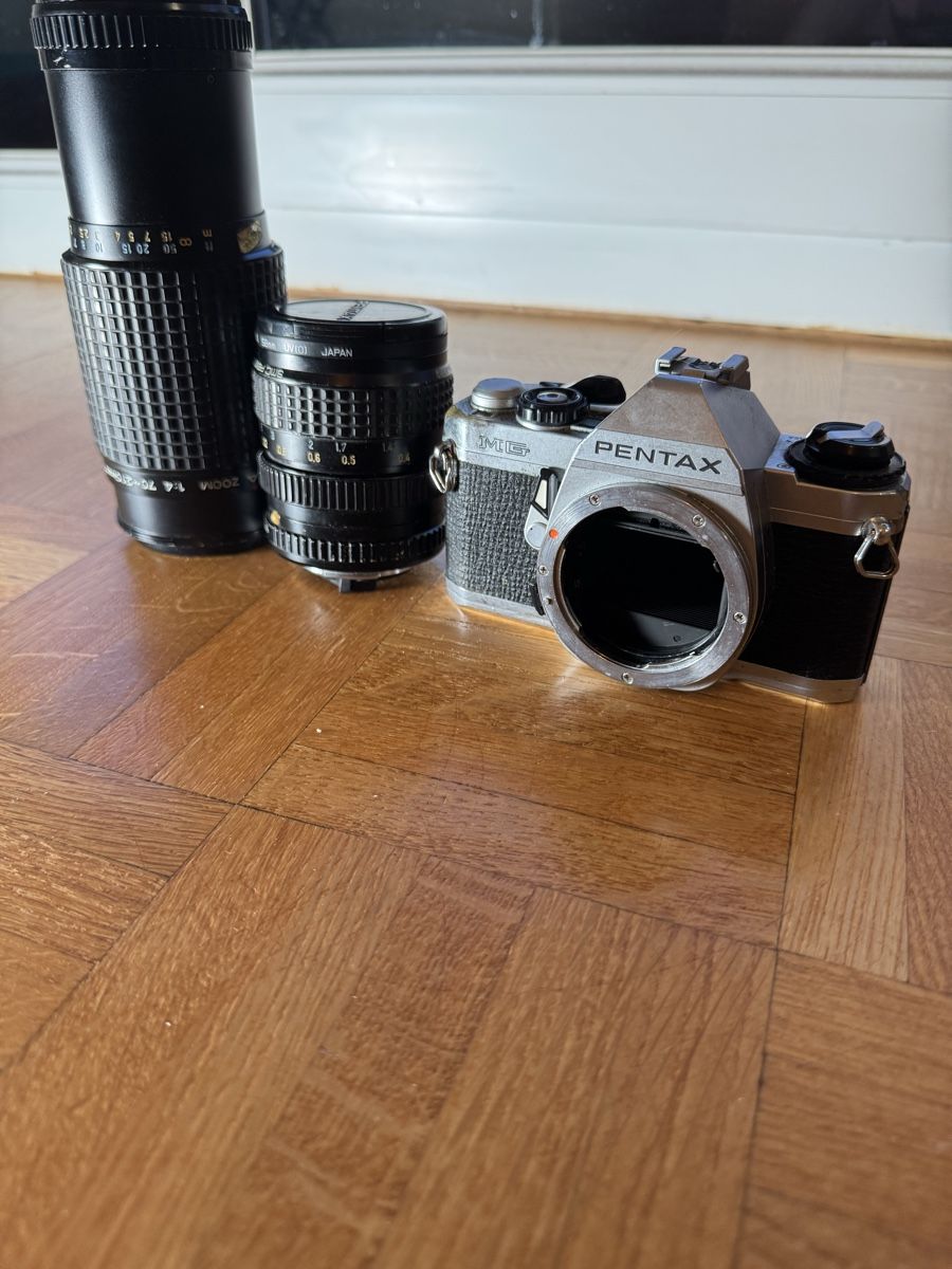 Pentax Kamera: Pentax MG + 2 Objektiv – Defekt aus Nyon von loris305
