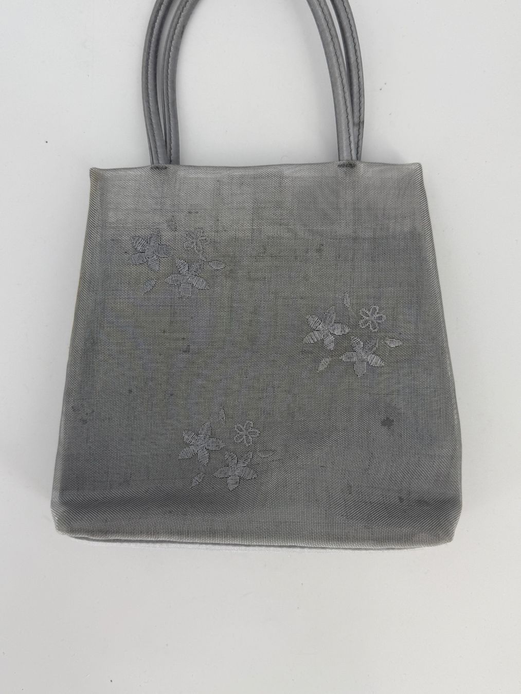 Kindertaschen: silberne Kinder Handtasche mit Blumenmuster – Gebraucht aus Auenstein von moin.
