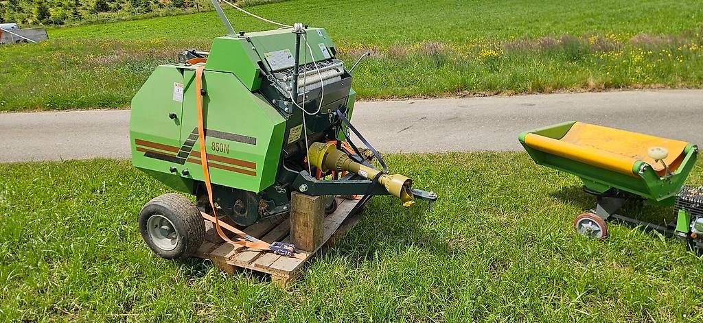 Tutte le macchine: Kleinrundballenpresse mit Wickler – Nuovo (secondo la descrizione) da Ganterschwil venduto da golfpilot 3