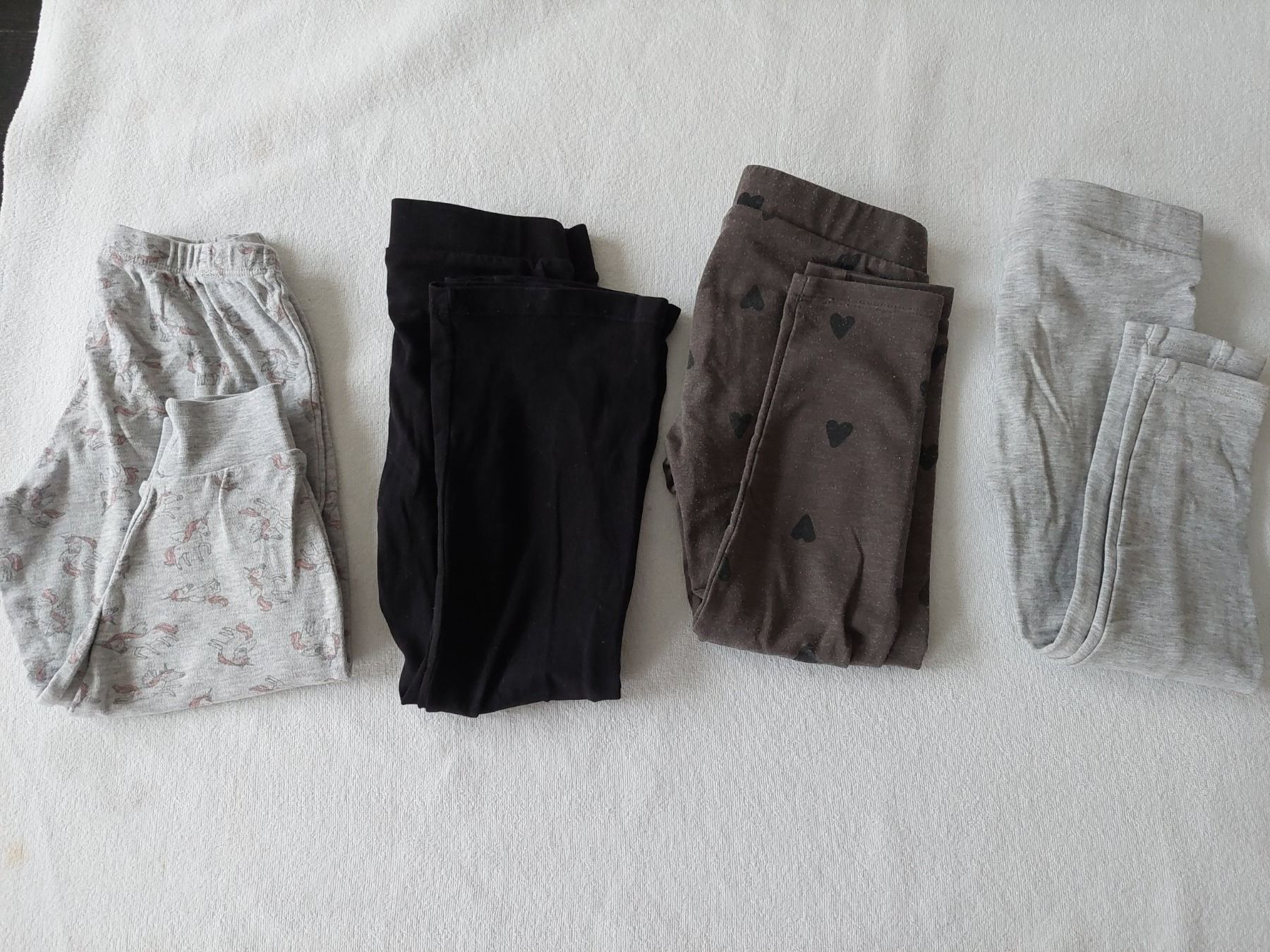 H&M Calze & Collant: 4 Stück 3/4 Leggins Grösse 104 – Usato da Wiesendangen venduto da troawus