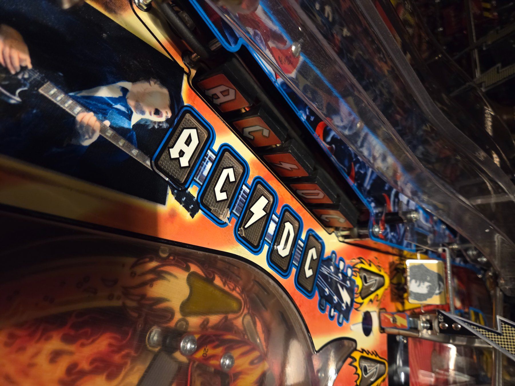 Stern Pinball Flipper: AC/DC Premium Stern Flipperkasten – Usato da Ebnat-Kappel venduto da sim_7gzy 4