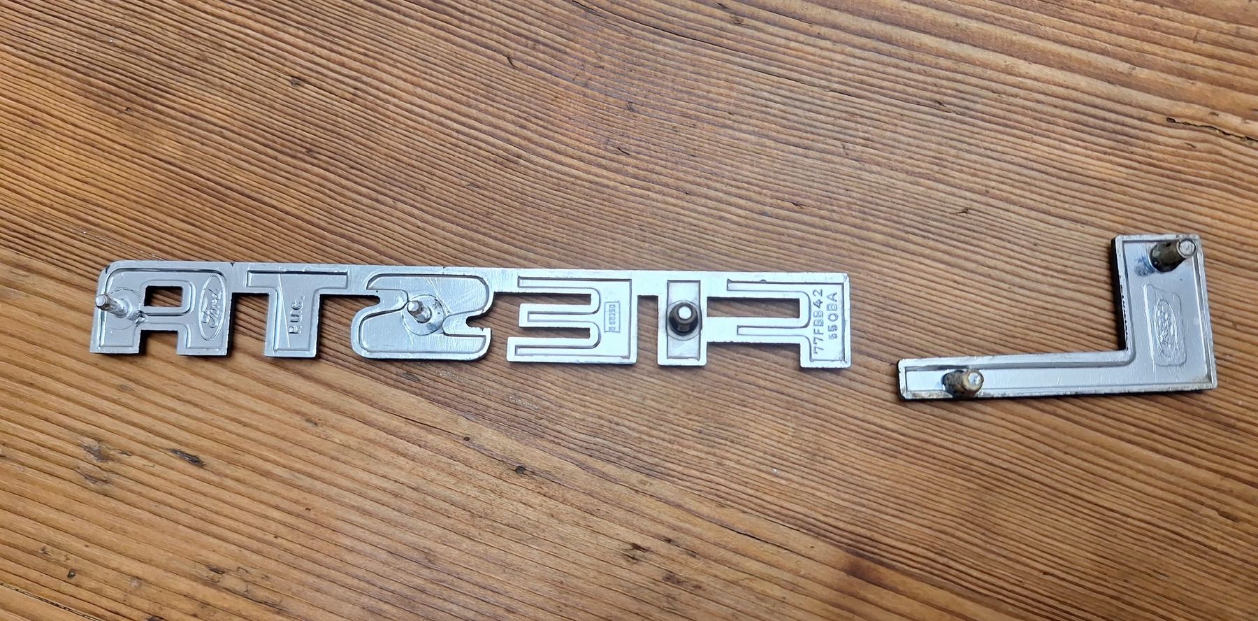 Ford Alle Autoersatzteile: Ford Fiesta L Mk1 Embleme – Gebraucht aus Triesen von BLACKSHEEP75 1