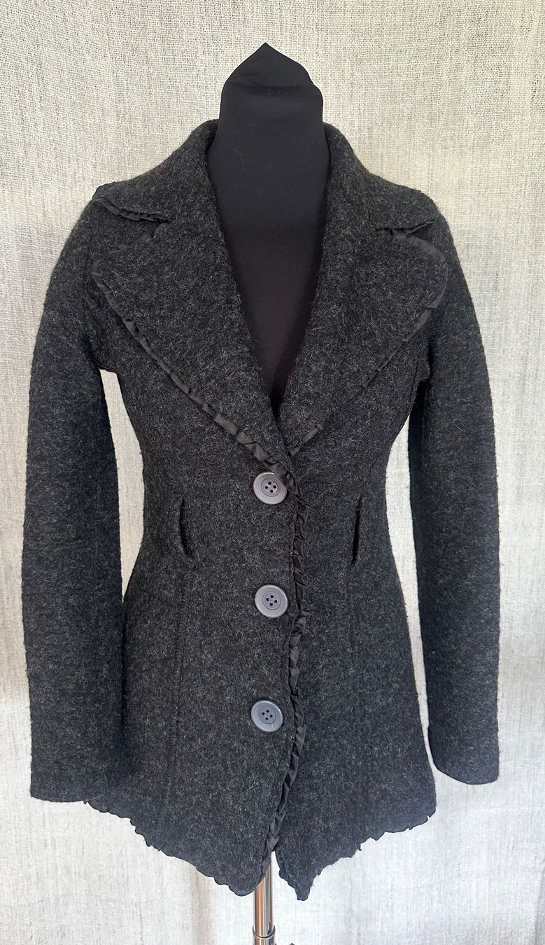 Giacche: Feminin geschnittene Wolljacke Gr. S – Usato da Muri AG venduto da Shoshana5