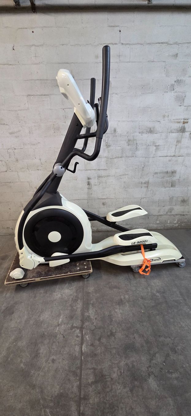 Hometrainer: Professioneller Elliptical Cross Trainer LE-9200 i – Usato da Dielsdorf venduto da EArau1 9