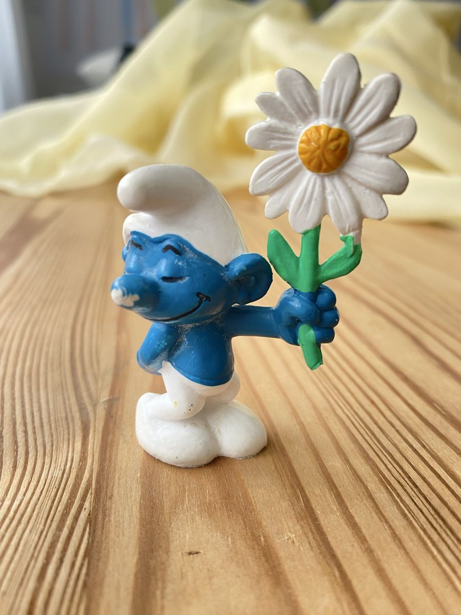Statuette: Schlumpf mit Margarite – Usato da Fehraltorf venduto da Marian4