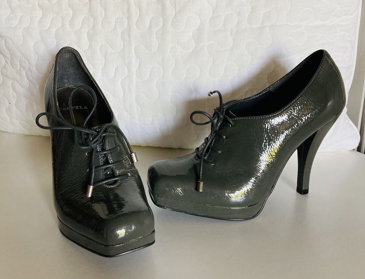 Scarpe da donna: Carvela graue Lackleder-High-Heels, Größe 38 – Usato da Zäziwil venduto da kbr_jd95 2