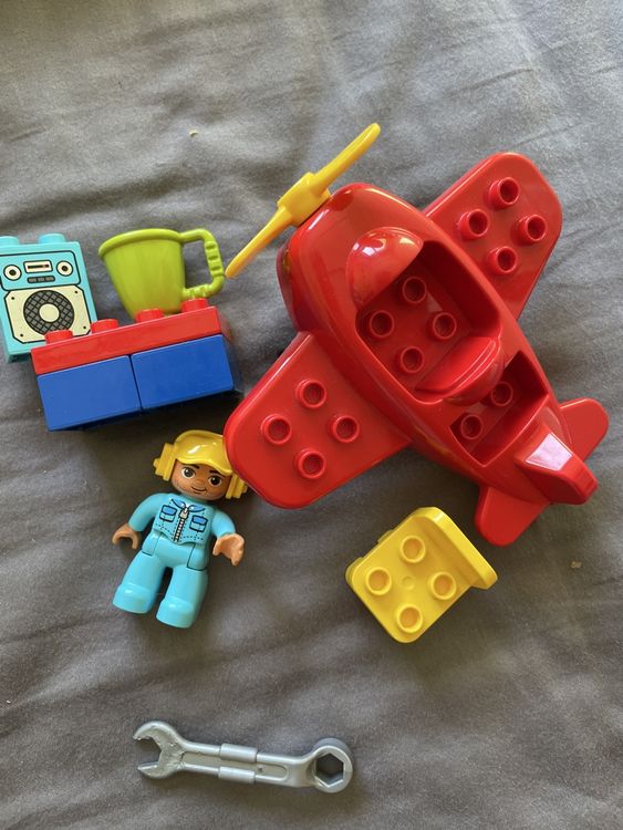 Duplo Spielzeuge: Duplo Flugzeug Set, Pilot, Werkzeug, Steine - Top Zustand! – Gebraucht aus Männedorf von Dorrii85